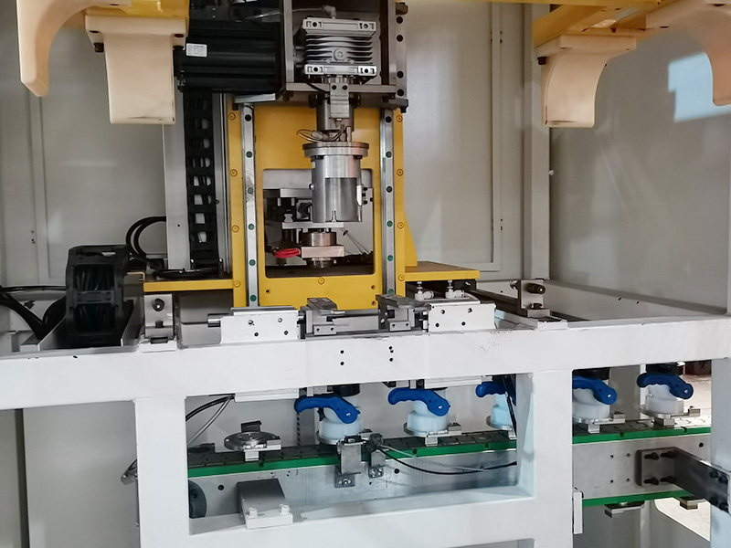 Automatic screw valve machine Otomatik vidalı valf makinesi