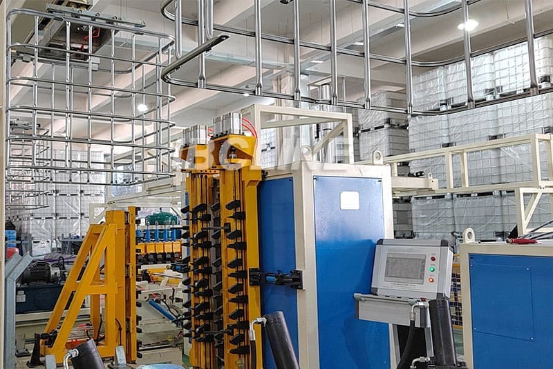 IBC kafes kilitleme makinesi