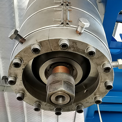 Akümülatör tipi kalıp kafası